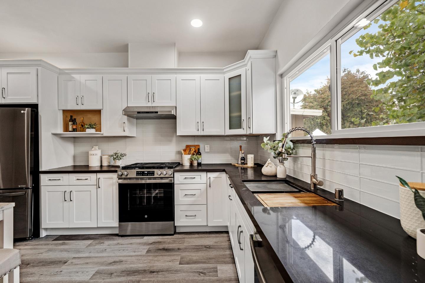 Front Image Thumbnail for ML82024418