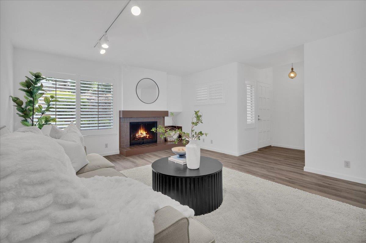 Front Image Thumbnail for ML82024563