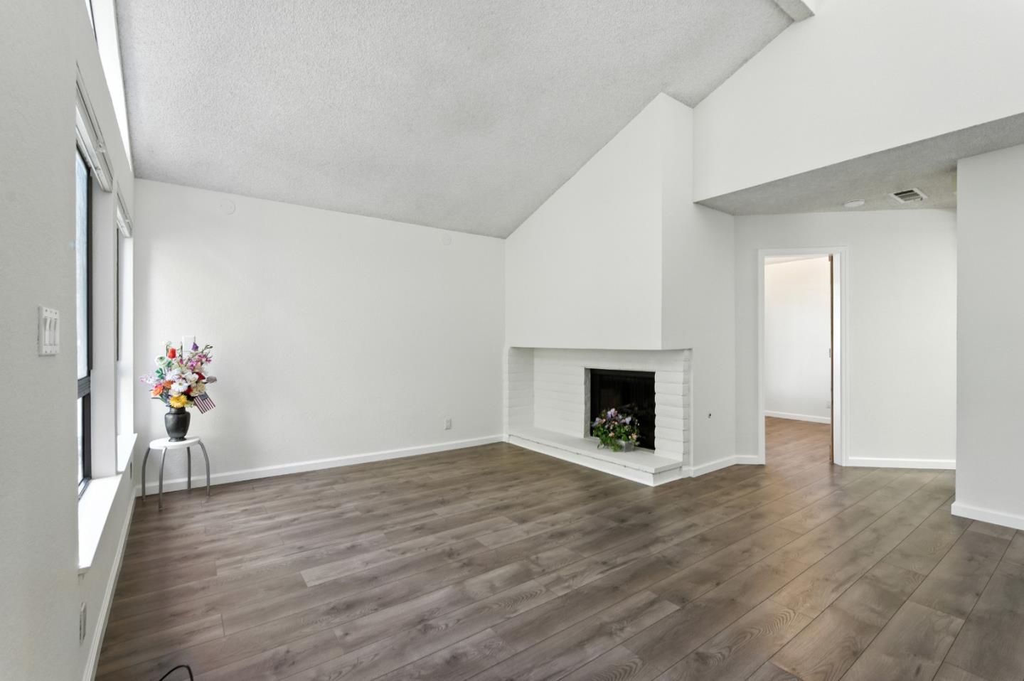 Front Image Thumbnail for ML82024612