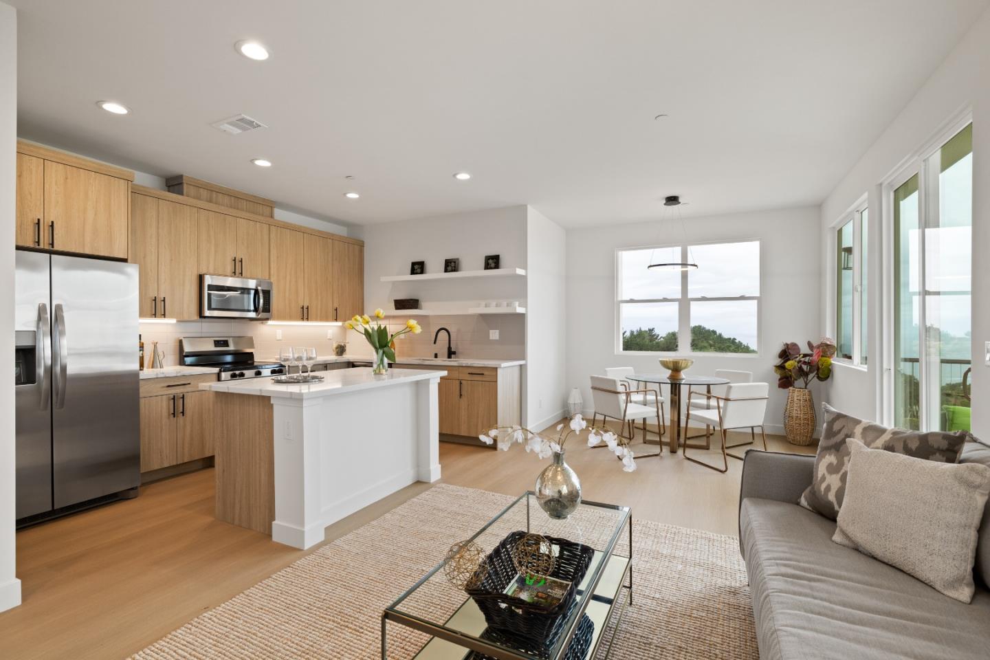 Front Image Thumbnail for ML82024688