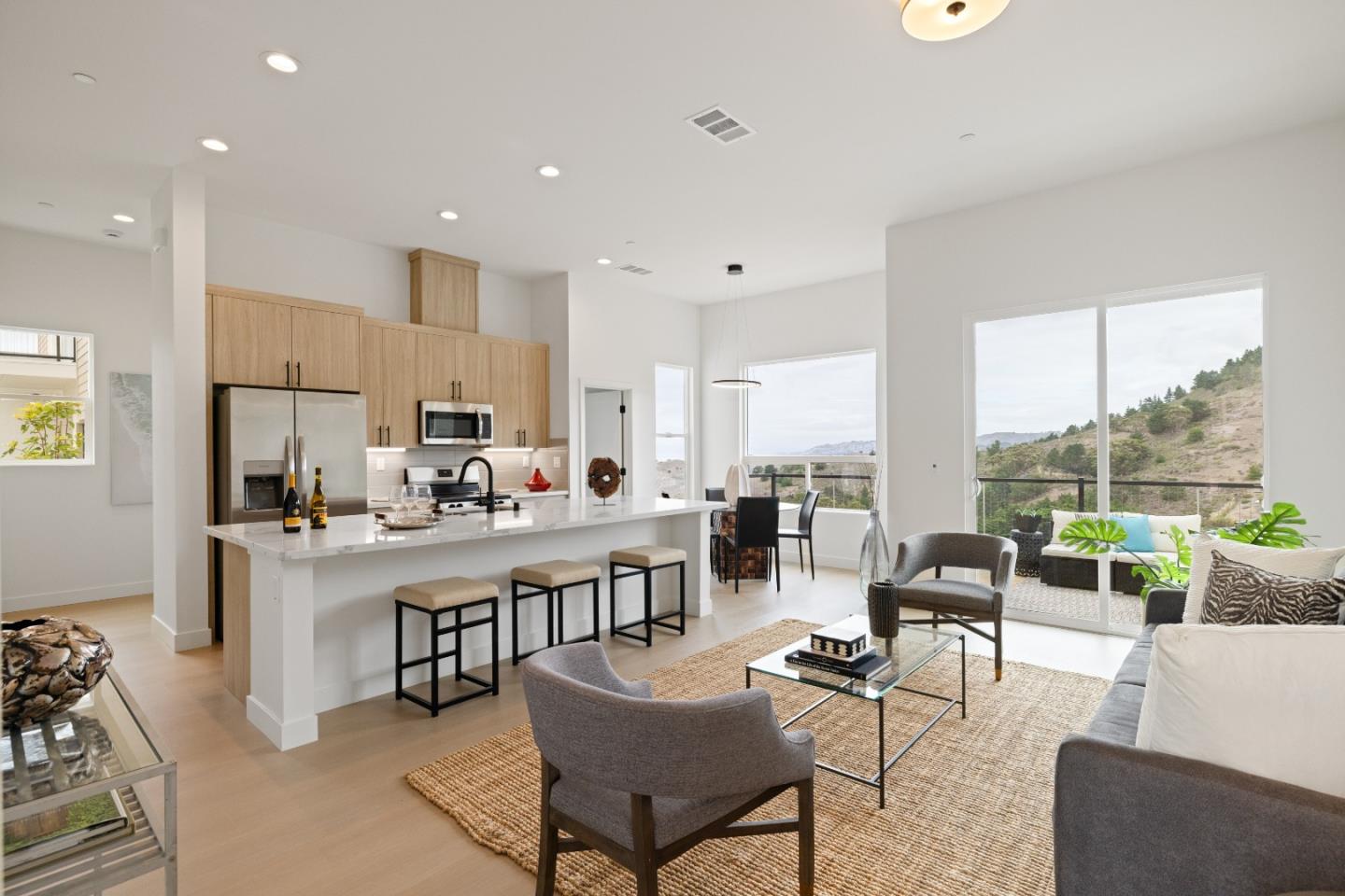 Front Image Thumbnail for ML82024696