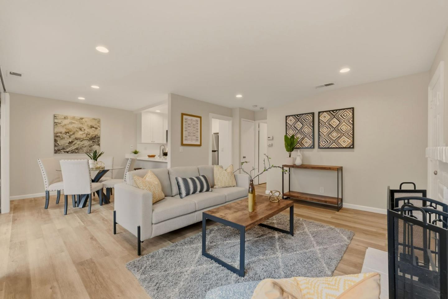 Front Image Thumbnail for ML82024708