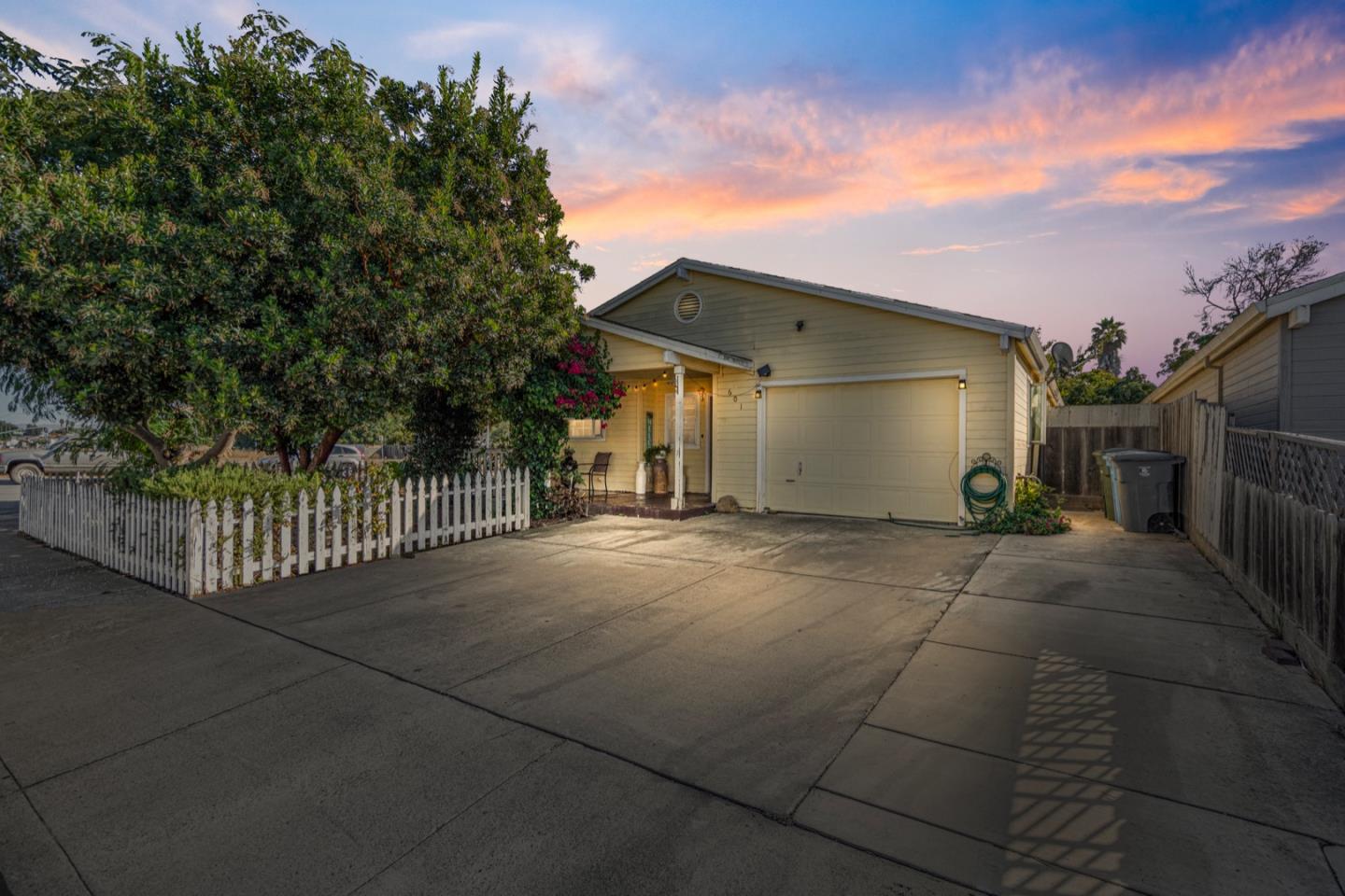 Front Image Thumbnail for ML82024711