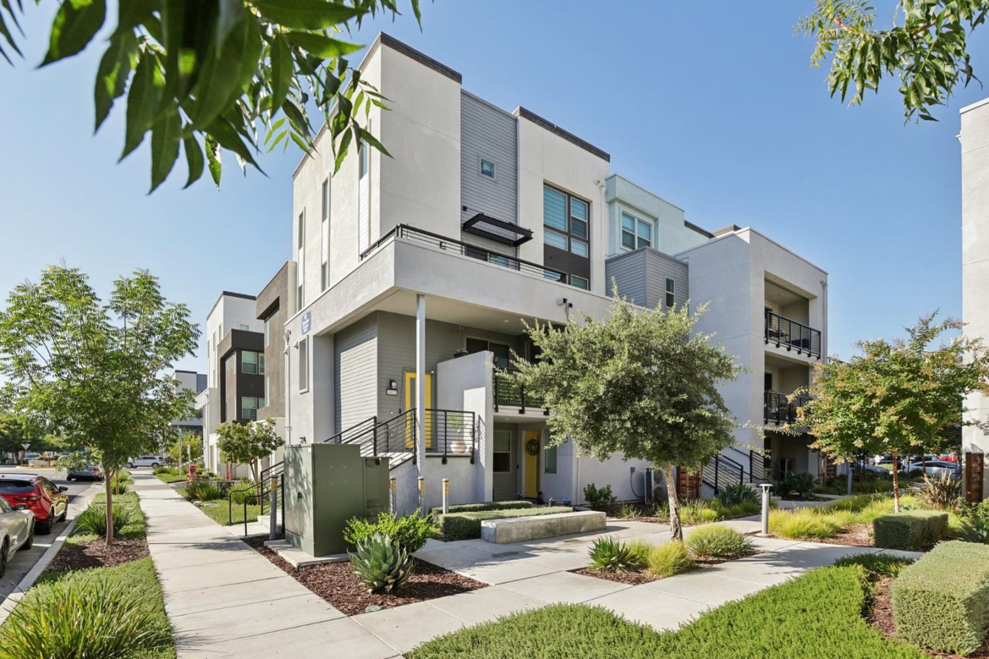 Front Image Thumbnail for ML82024741