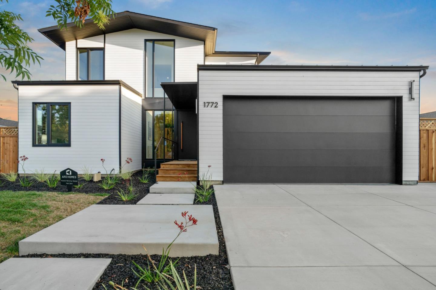 Front Image Thumbnail for ML82024784