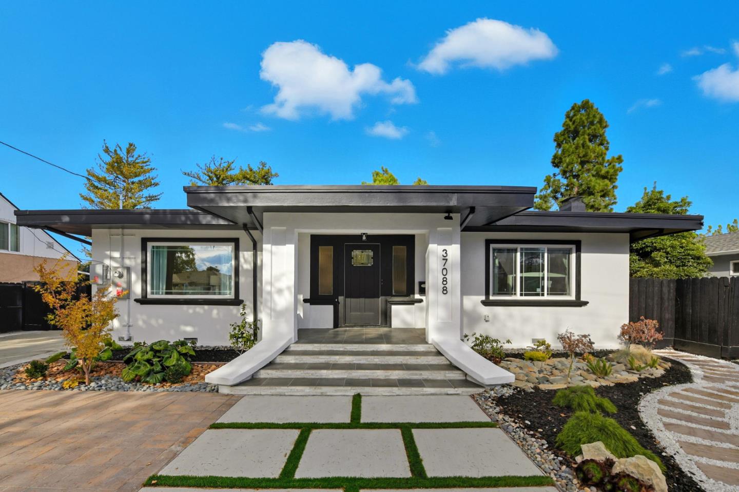 Front Image Thumbnail for ML82024906