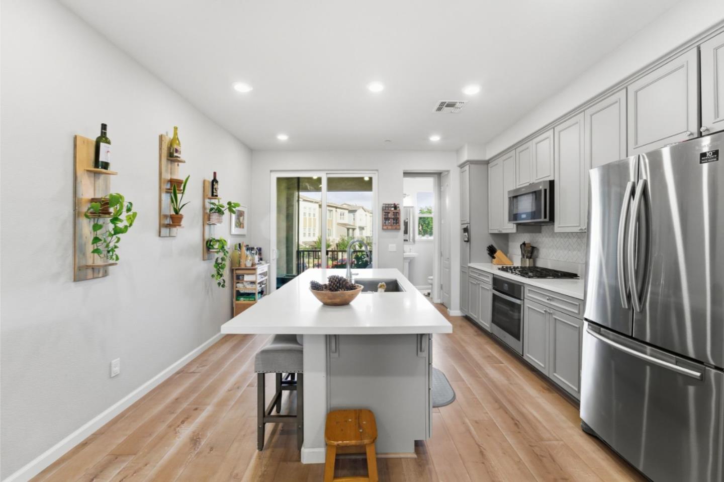 Front Image Thumbnail for ML82024962