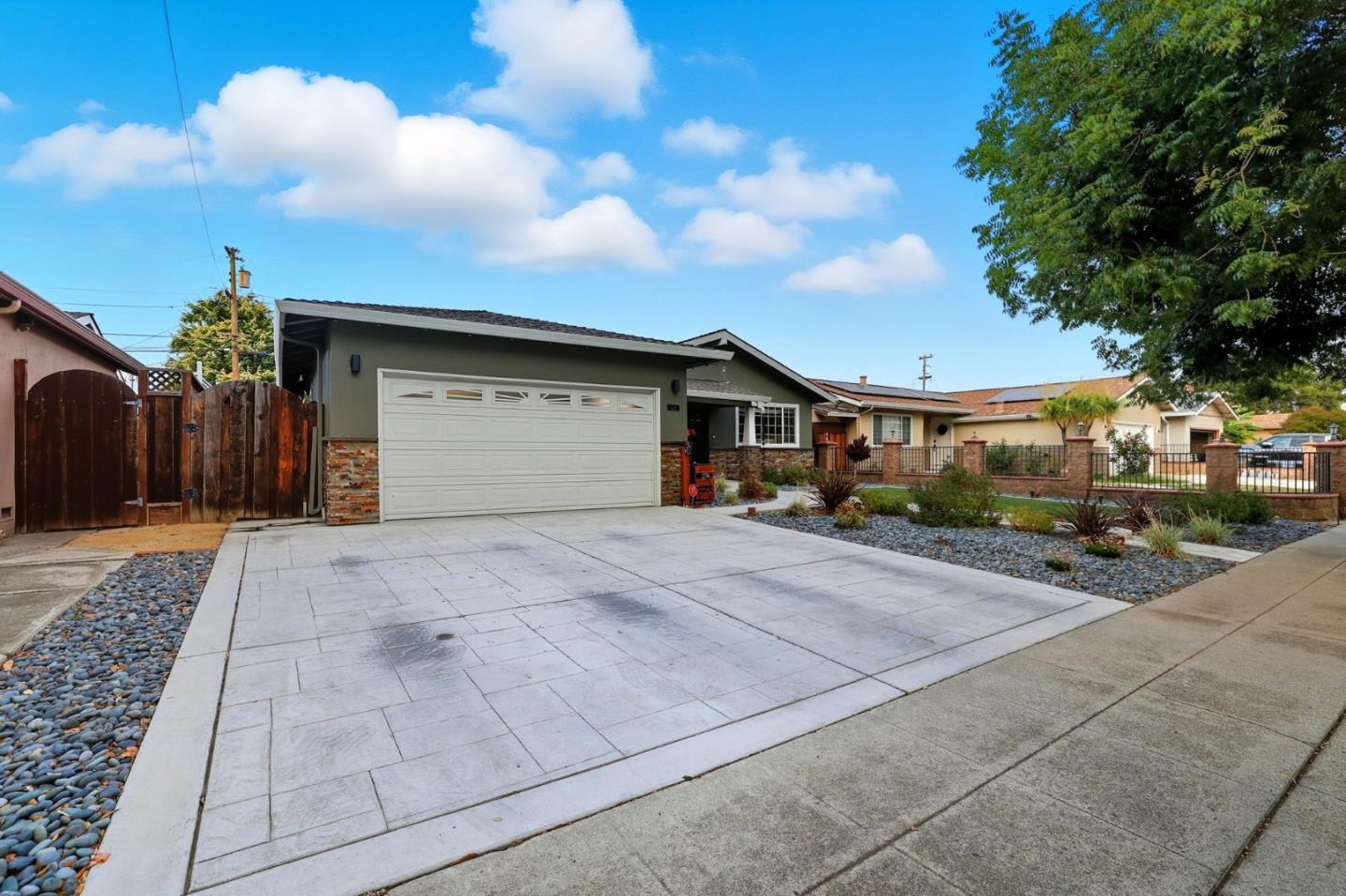 Front Image Thumbnail for ML82024975