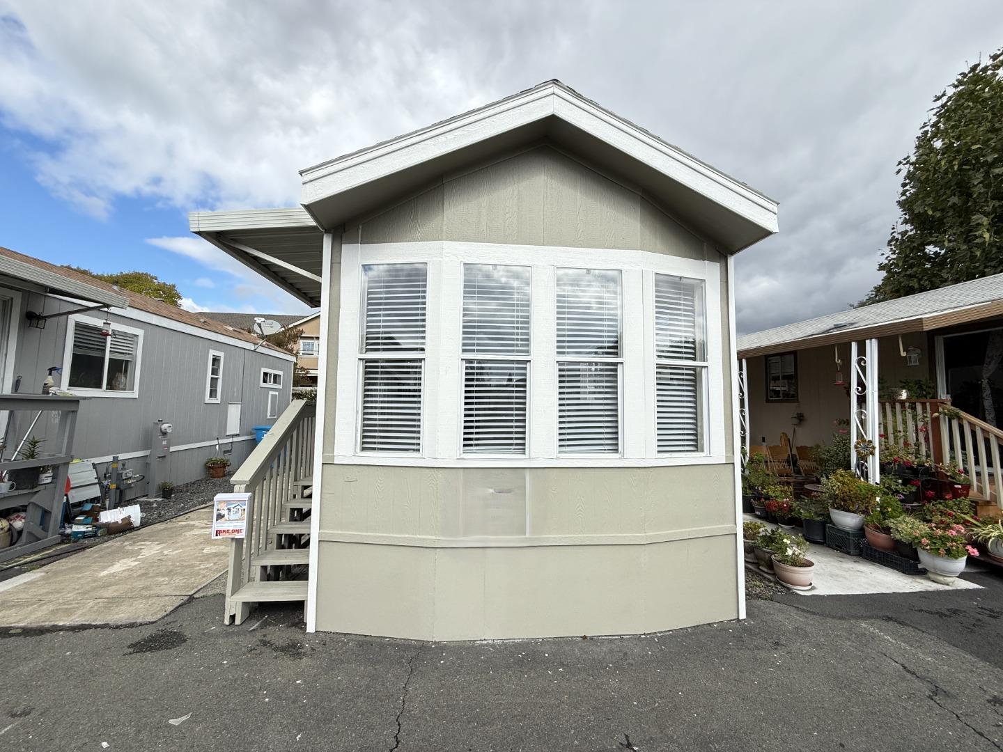 Front Image Thumbnail for ML82025022