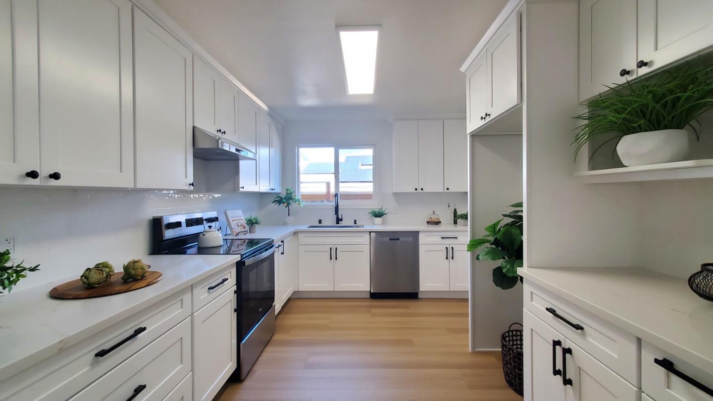 Front Image Thumbnail for ML82025283