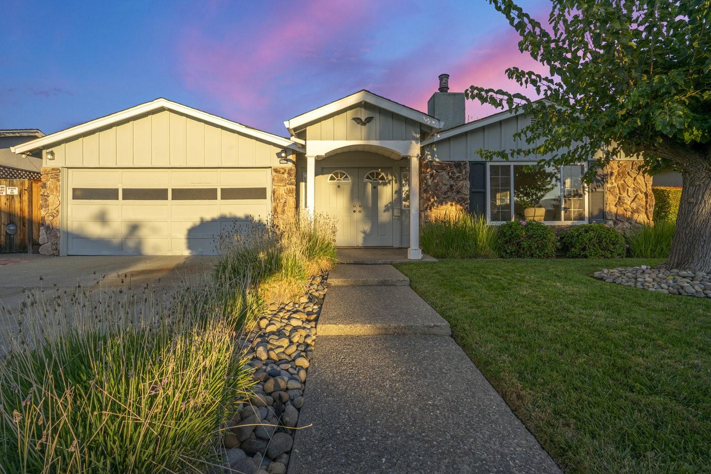 Front Image Thumbnail for ML82025422