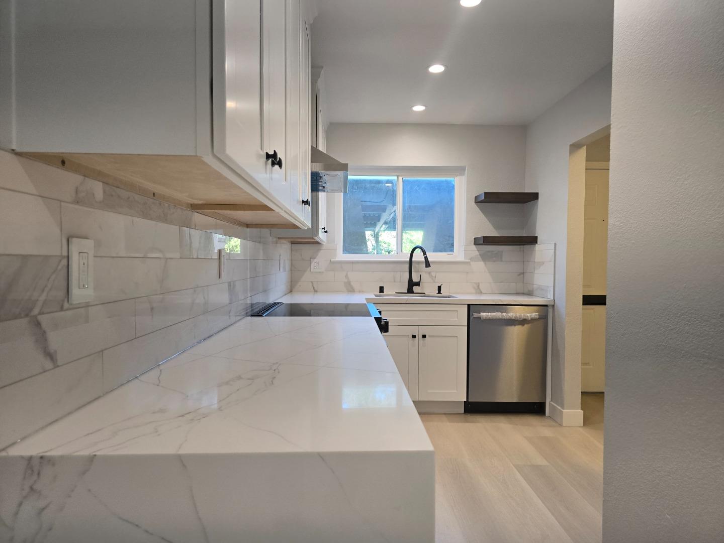 Front Image Thumbnail for ML82025511