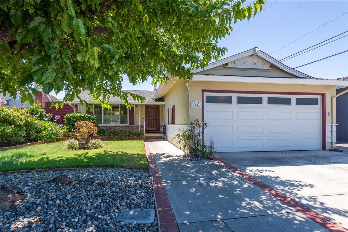 Front Image Thumbnail for ML82025598