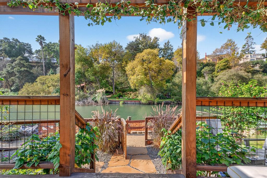 Front Image Thumbnail for ML82025606