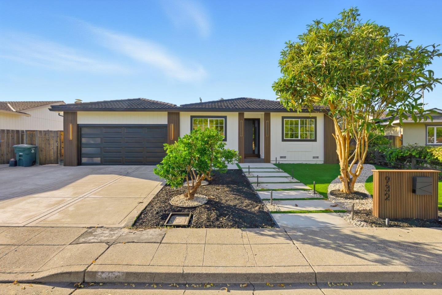 Front Image Thumbnail for ML82025618