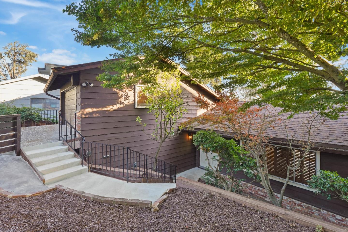 Front Image Thumbnail for ML82025694