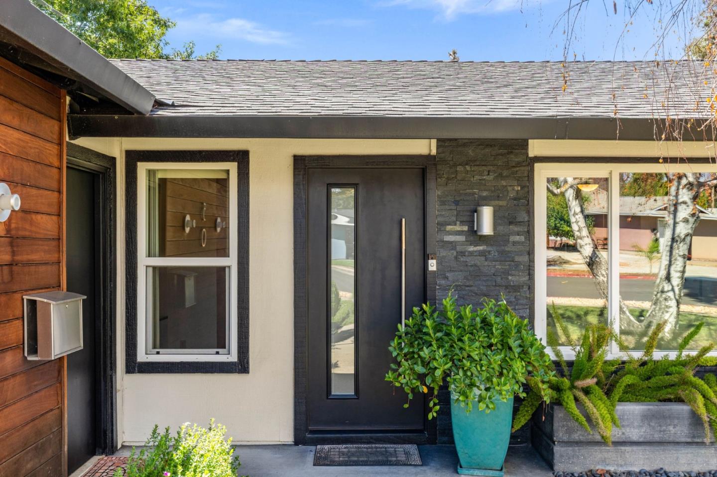 Front Image Thumbnail for ML82025709