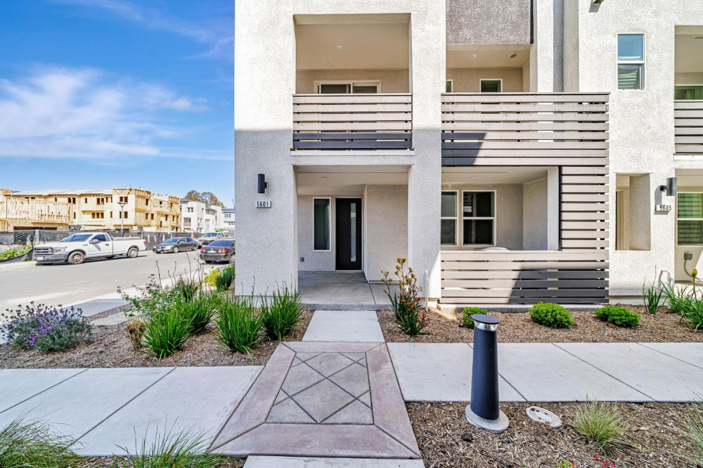 Front Image Thumbnail for ML82025734