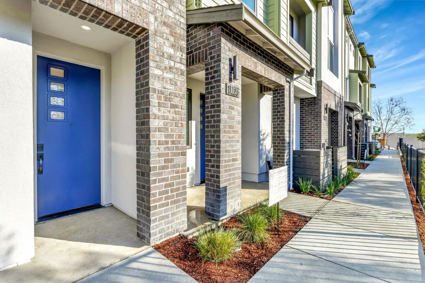 Front Image Thumbnail for ML82025825