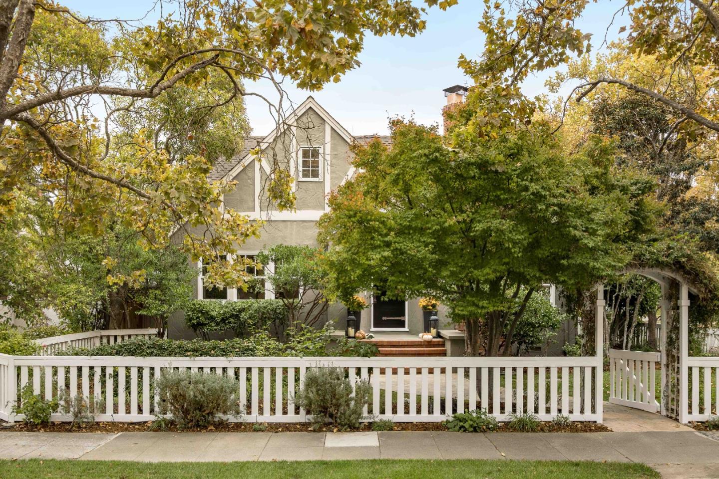 Front Image Thumbnail for ML82025833