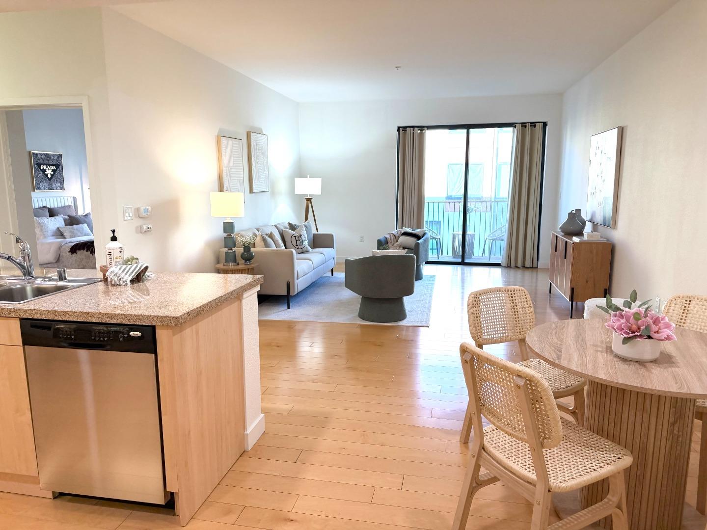 Front Image Thumbnail for ML82025936