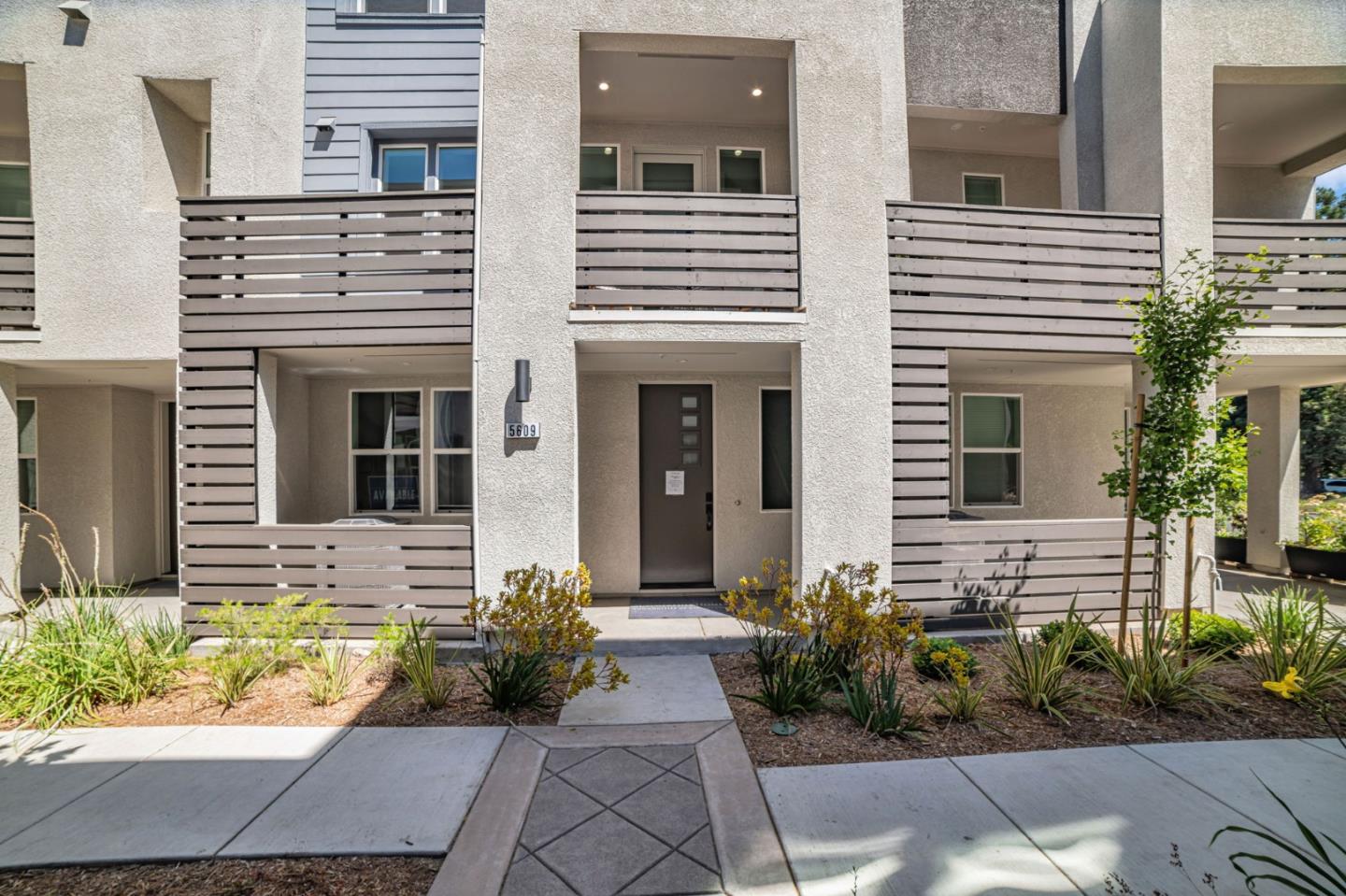 Front Image Thumbnail for ML82026205