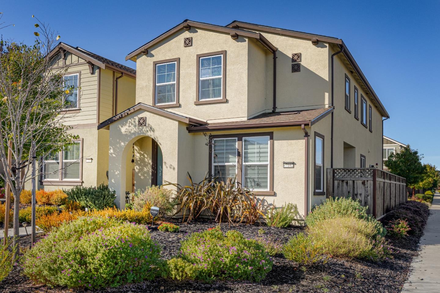 Front Image Thumbnail for ML82026403