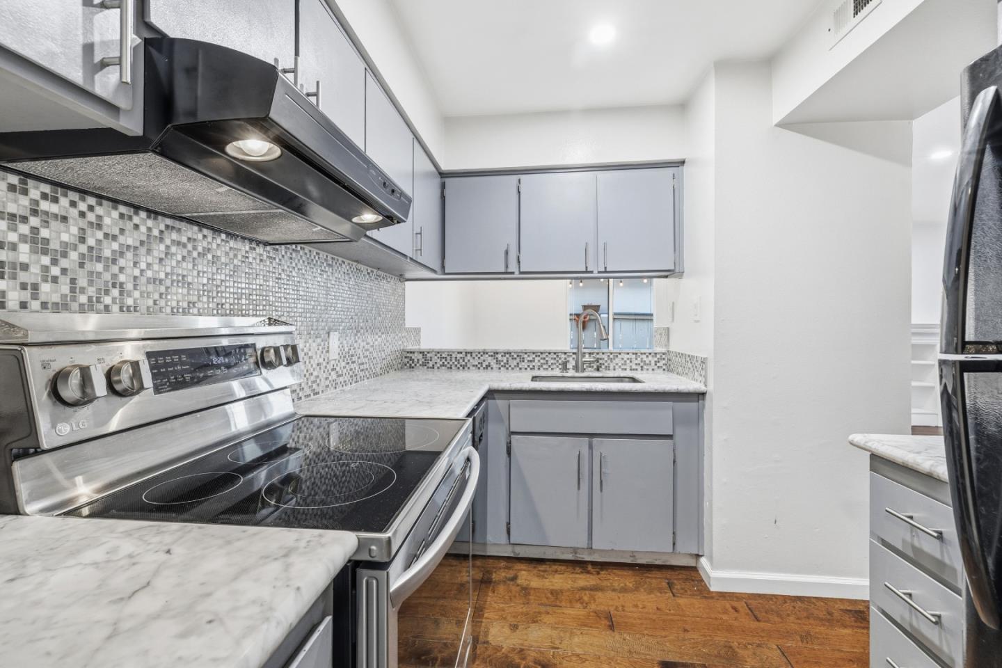 Front Image Thumbnail for ML82026574