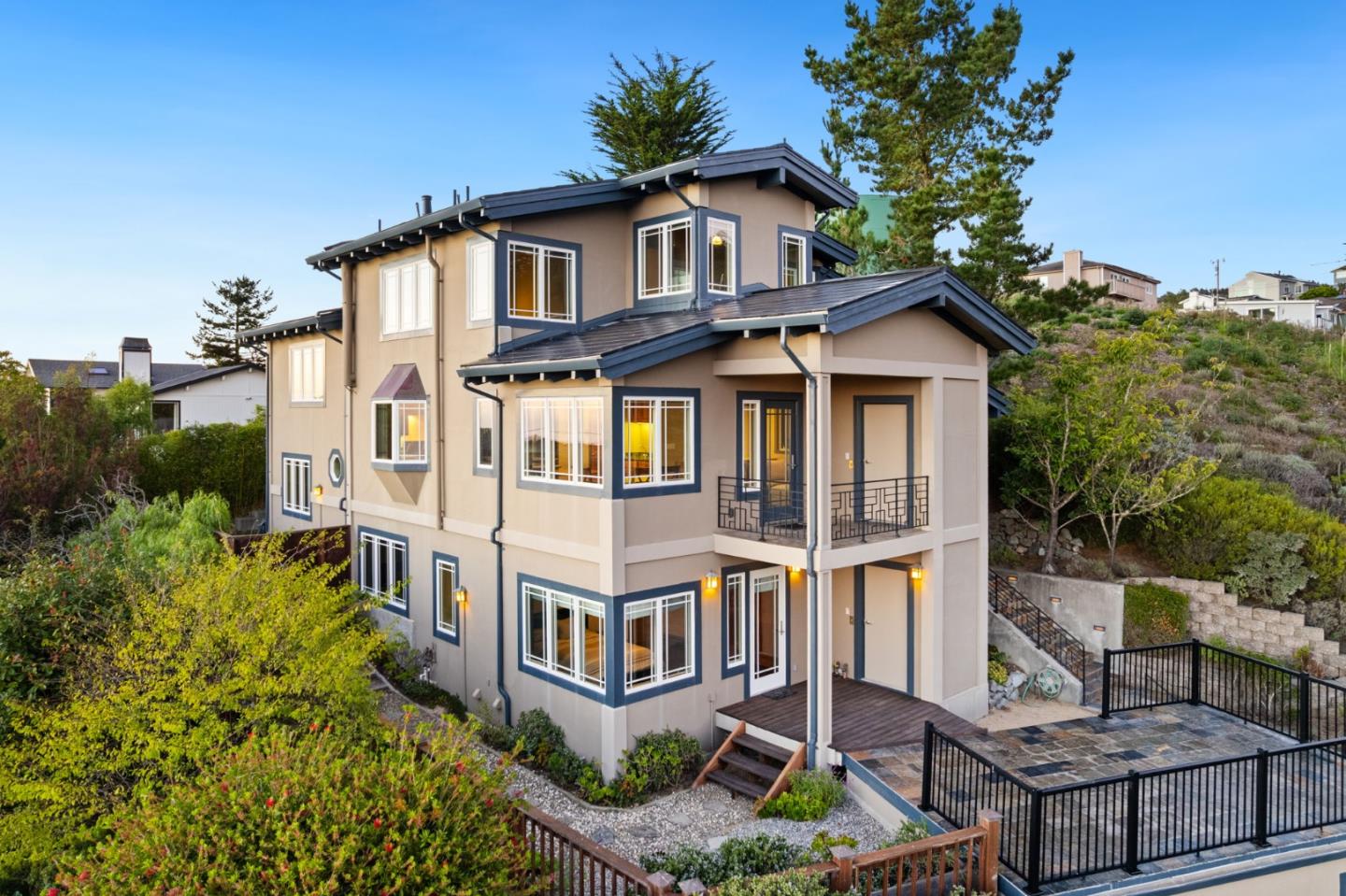 Front Image Thumbnail for ML82026601