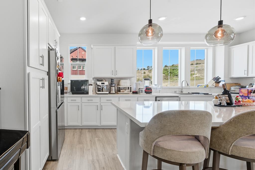 Front Image Thumbnail for ML82026810