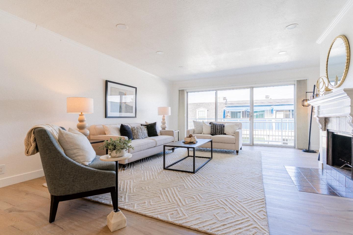 Front Image Thumbnail for ML82026844