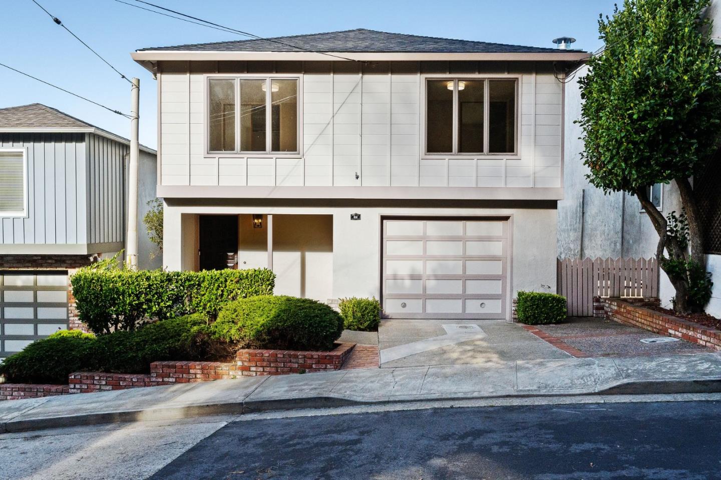 Front Image Thumbnail for ML82027016