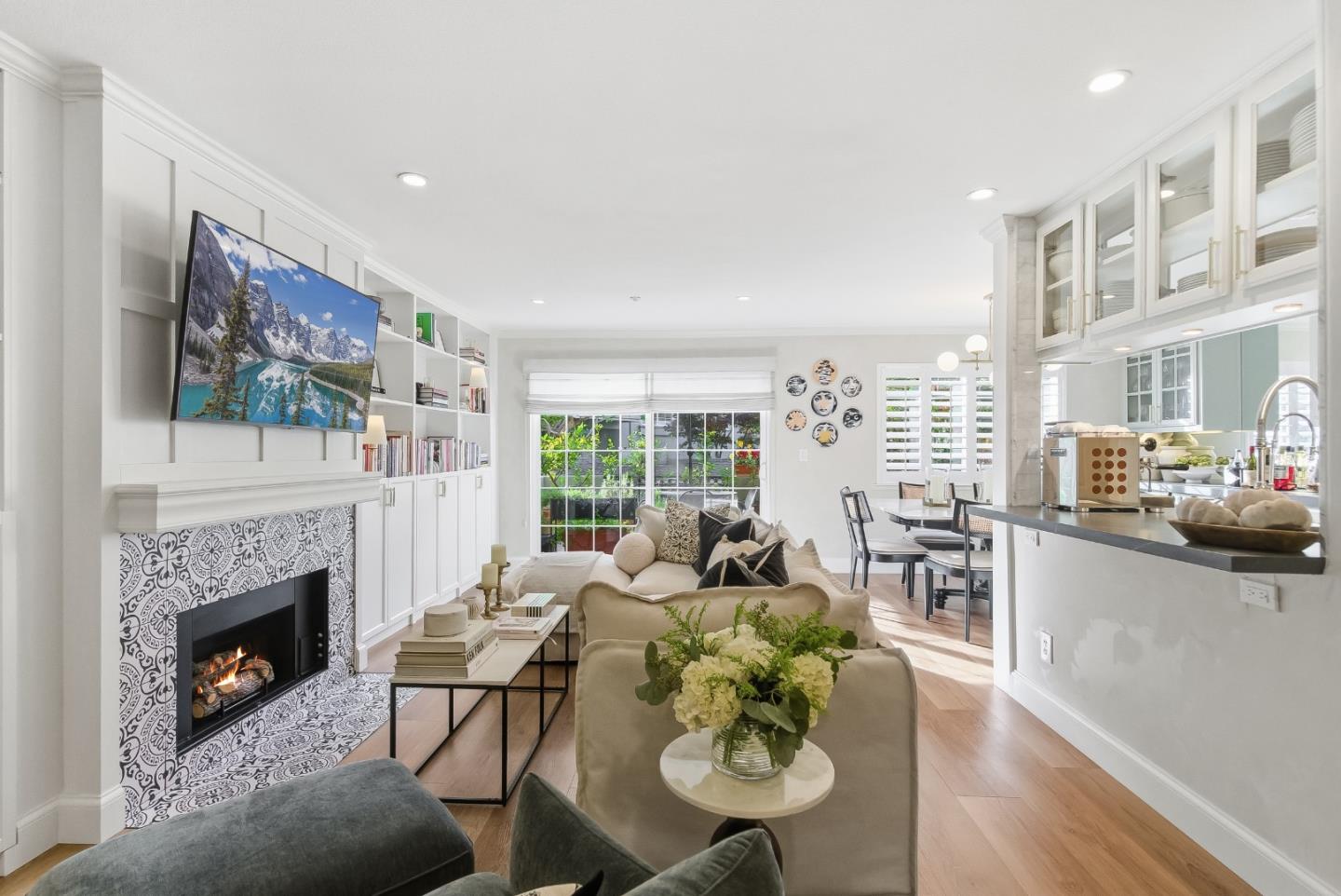 Front Image Thumbnail for ML82027017