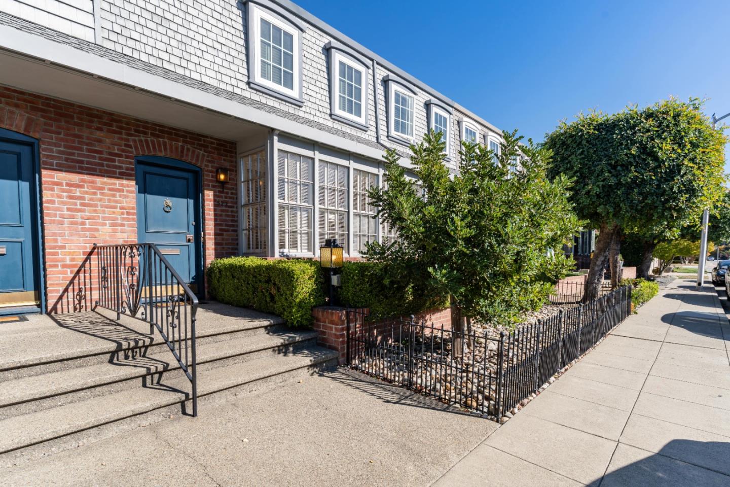 Front Image Thumbnail for ML82027078