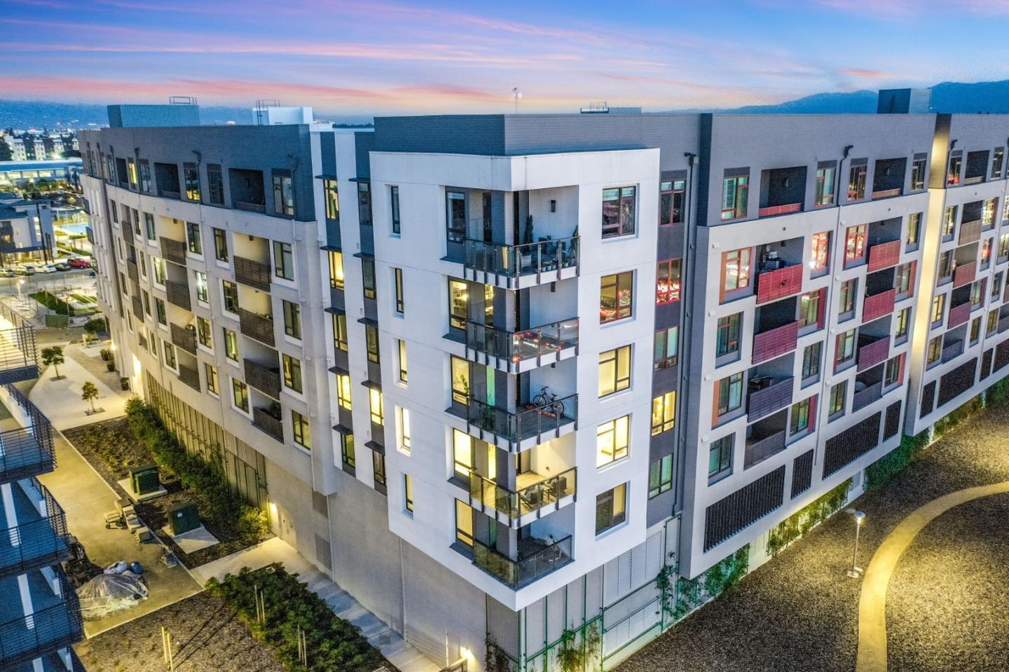 Front Image Thumbnail for ML82027210