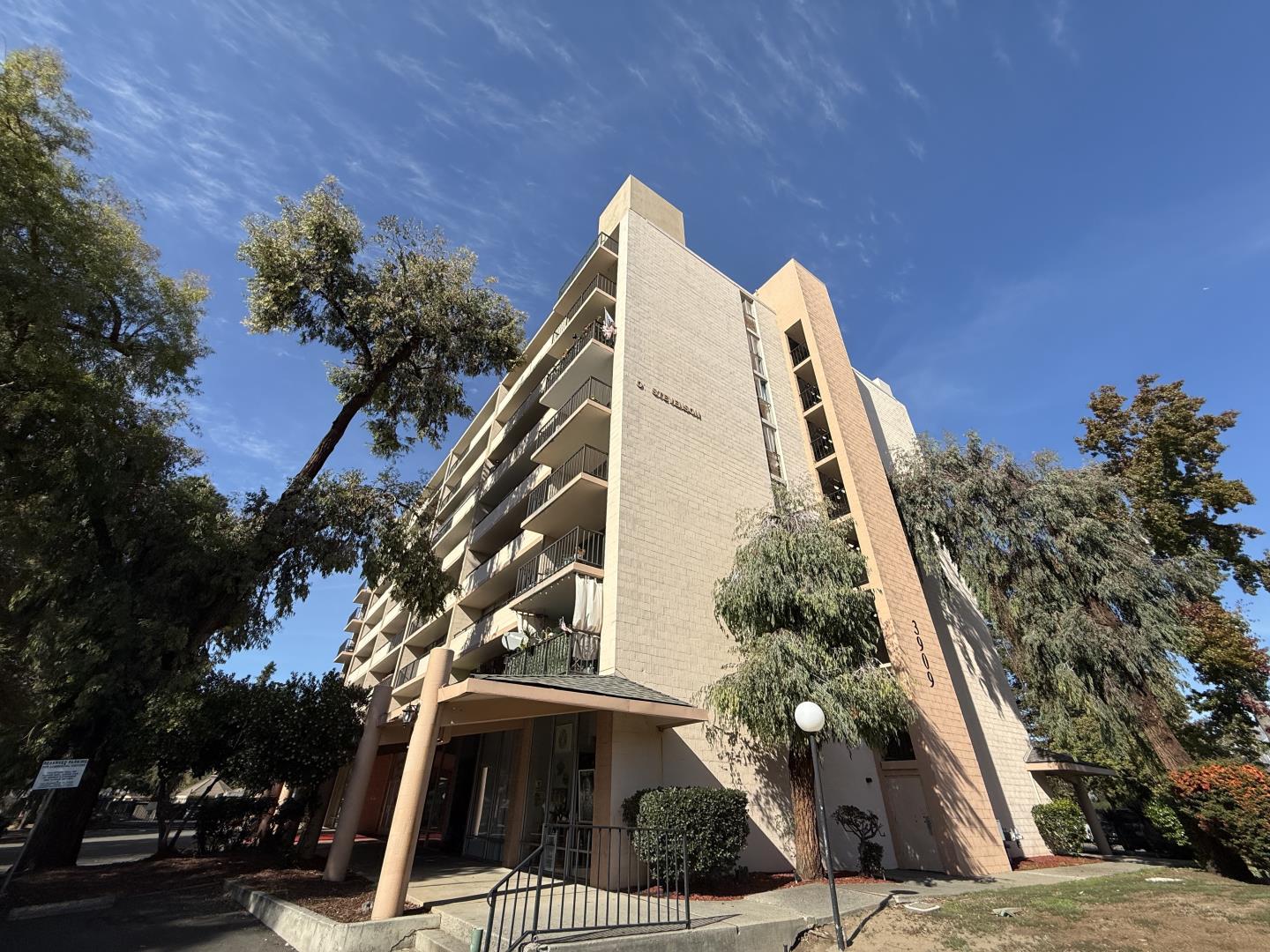 Front Image Thumbnail for ML82027256