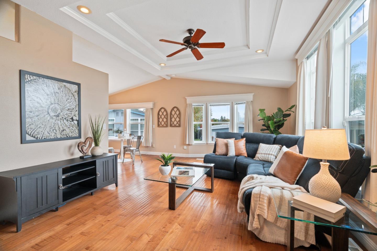 Front Image Thumbnail for ML82027366