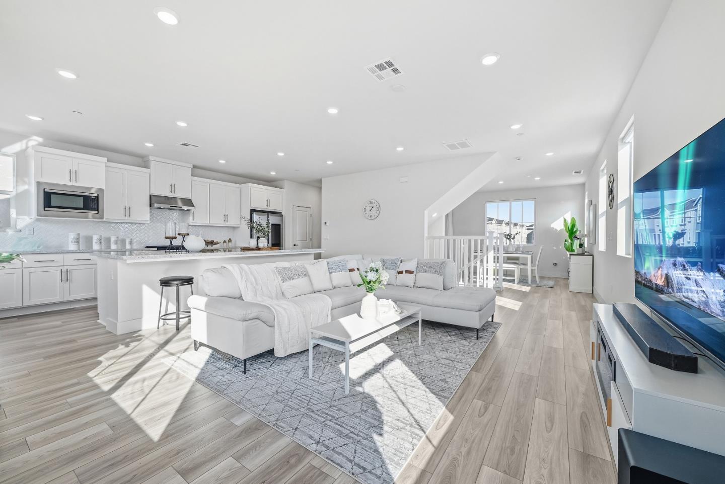 Front Image Thumbnail for ML82027393