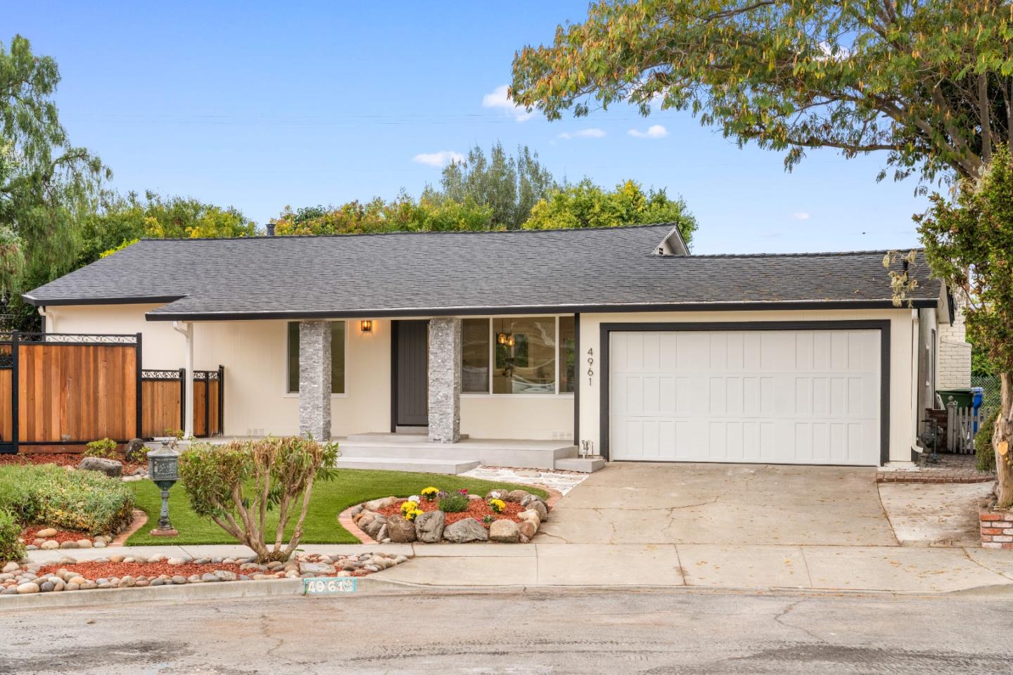 Front Image Thumbnail for ML82027438