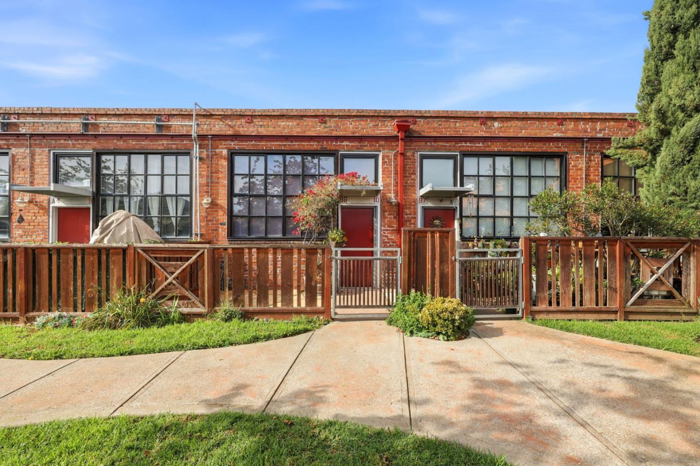 Front Image Thumbnail for ML82027442