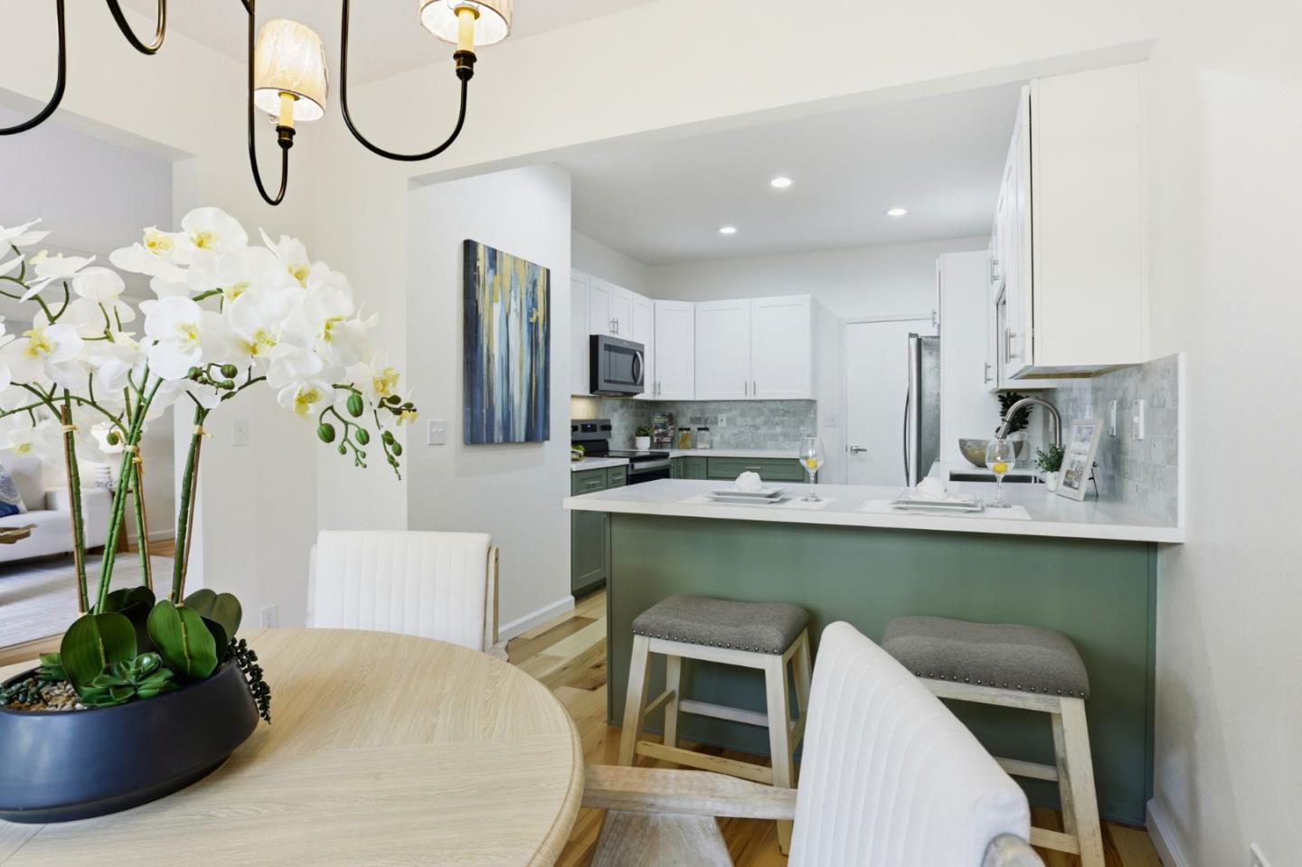 Front Image Thumbnail for ML82027564