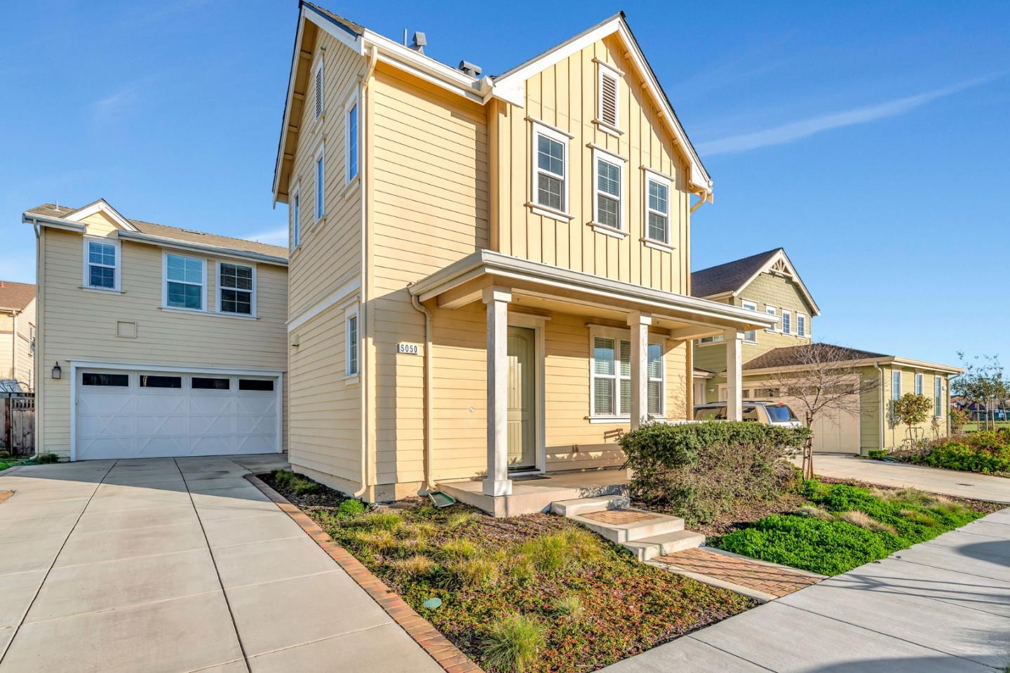 Front Image Thumbnail for ML82027595