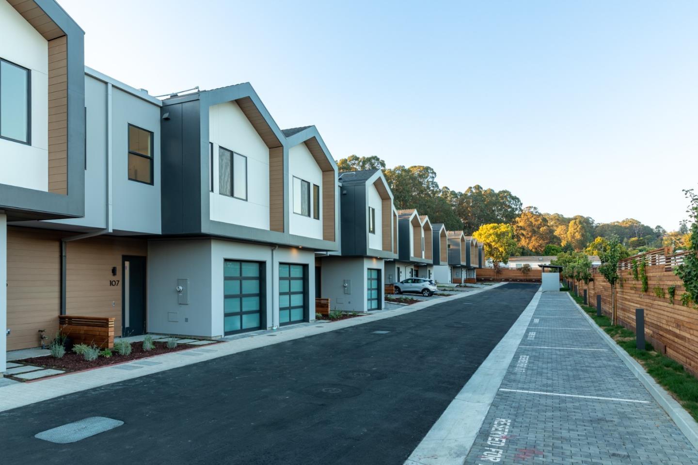 Front Image Thumbnail for ML82027606