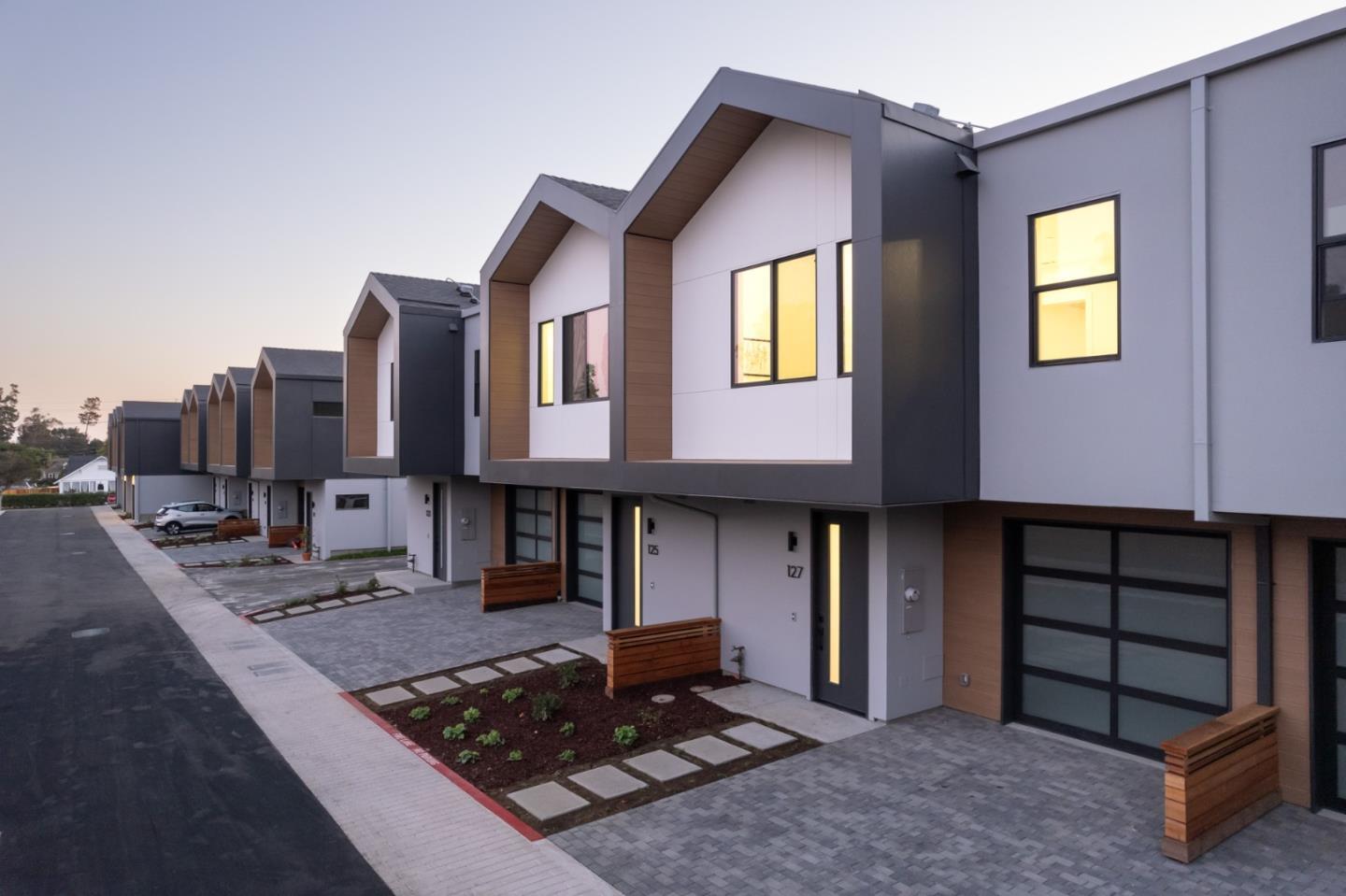 Front Image Thumbnail for ML82027609