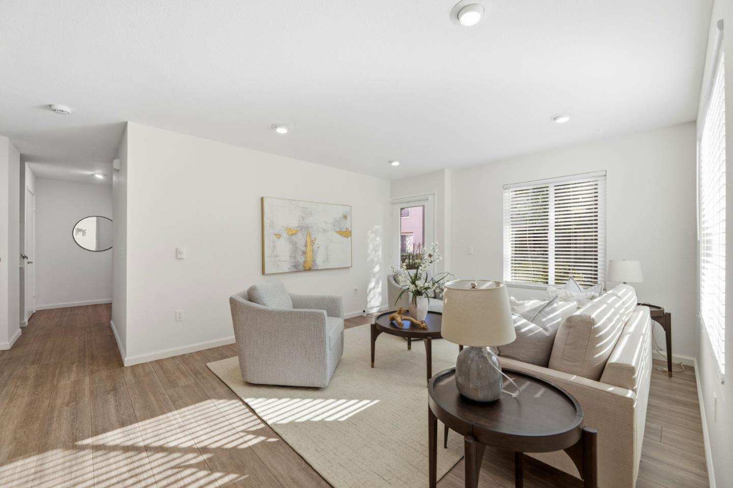 Front Image Thumbnail for ML82027753