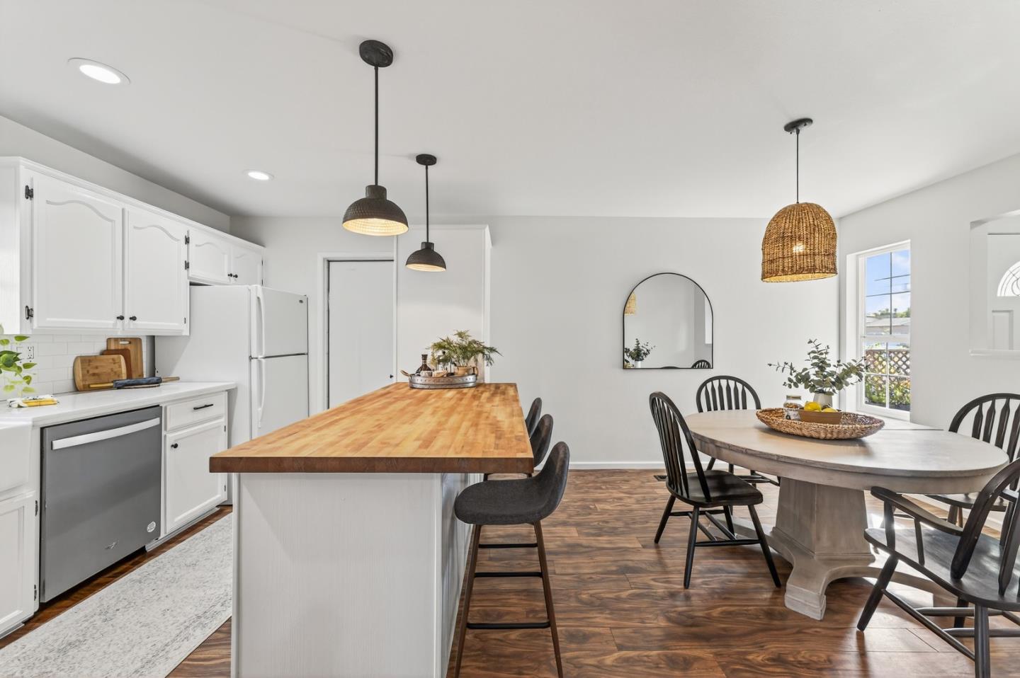 Front Image Thumbnail for ML82027876