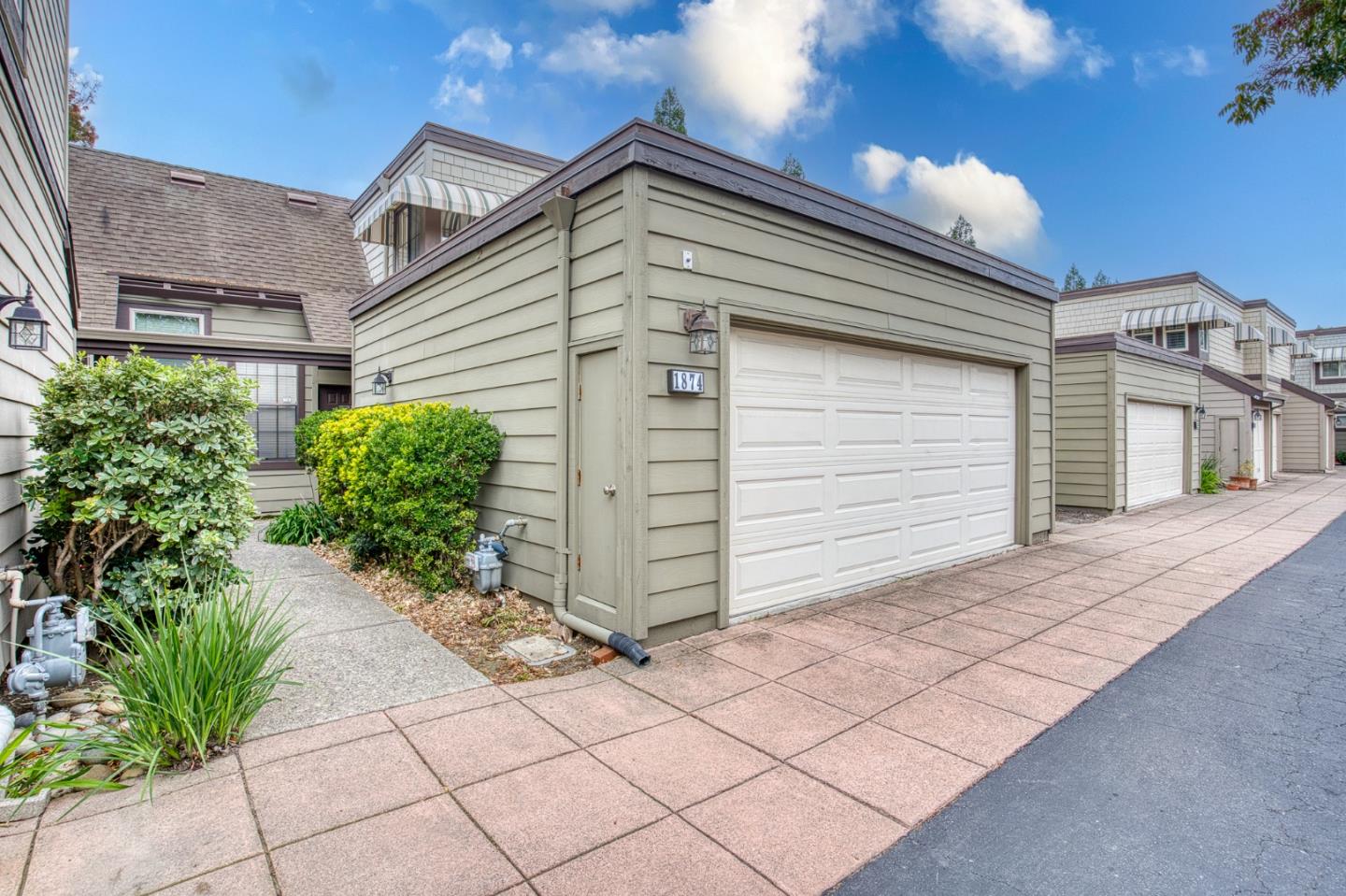 Front Image Thumbnail for ML82027983