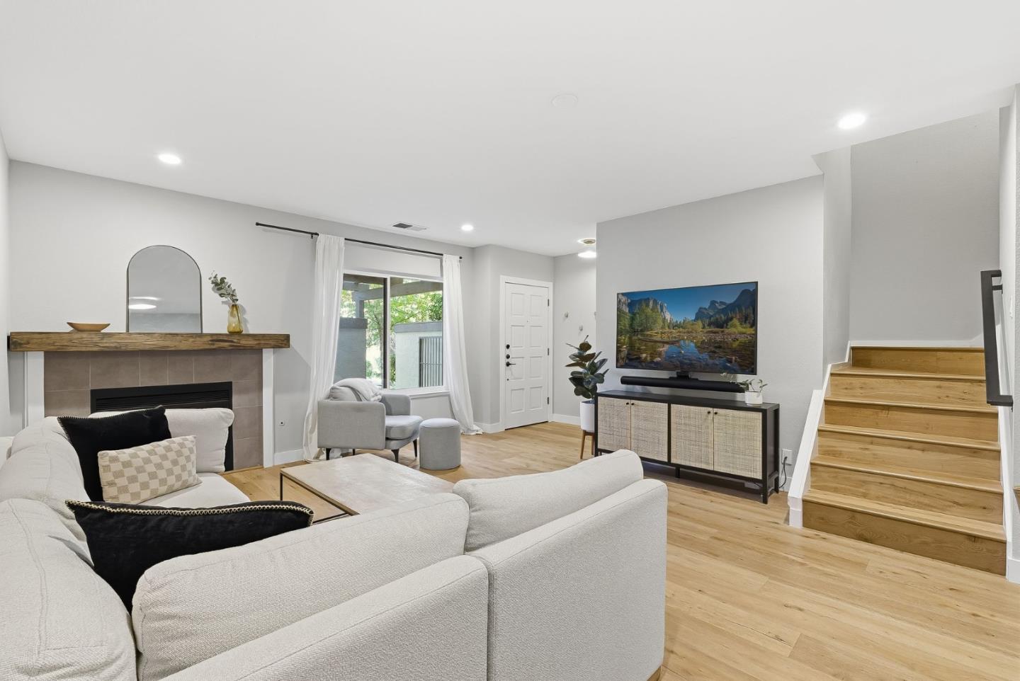 Front Image Thumbnail for ML82027986