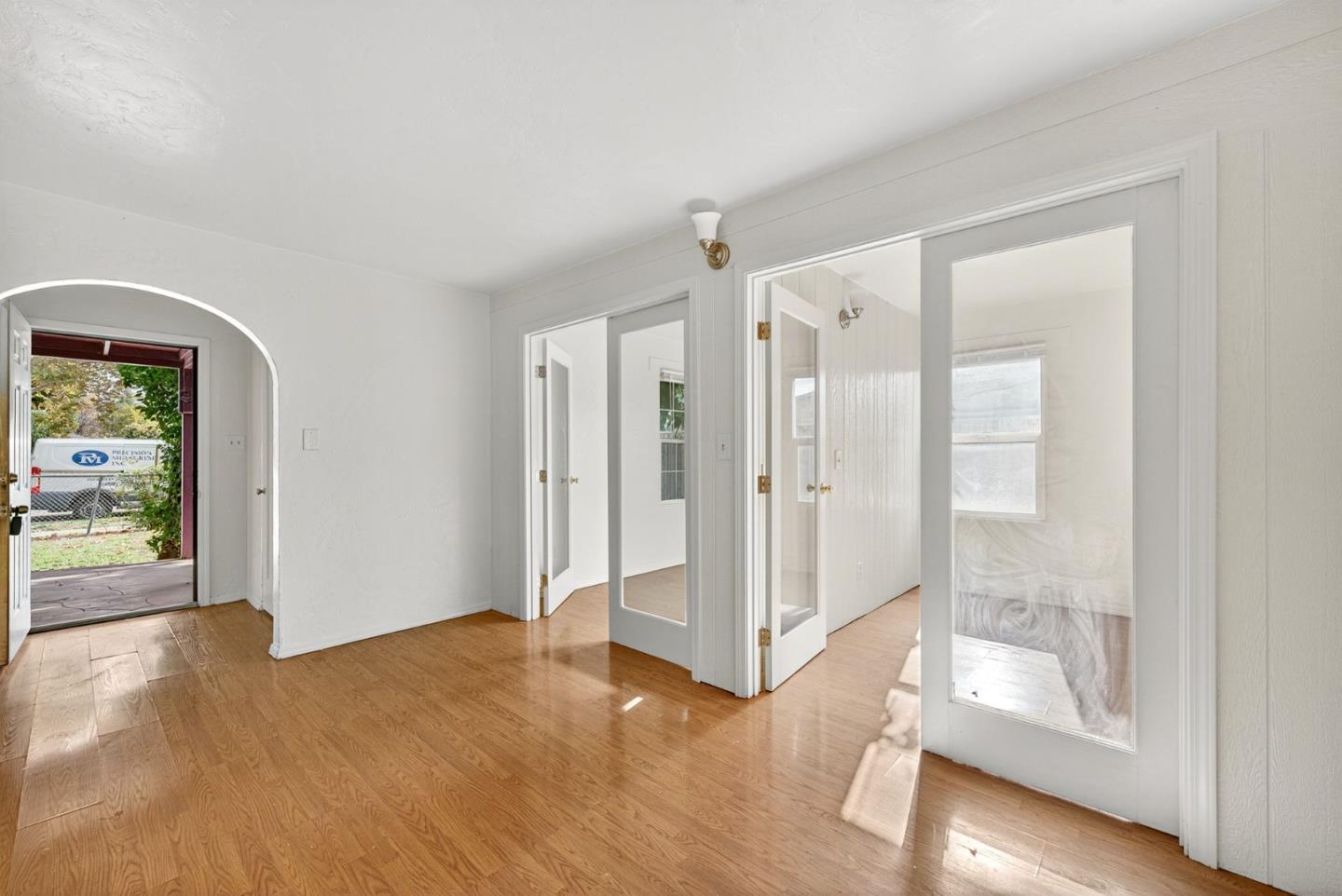 Front Image Thumbnail for ML82028236