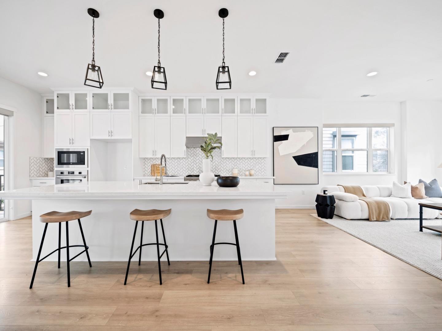 Front Image Thumbnail for ML82028473